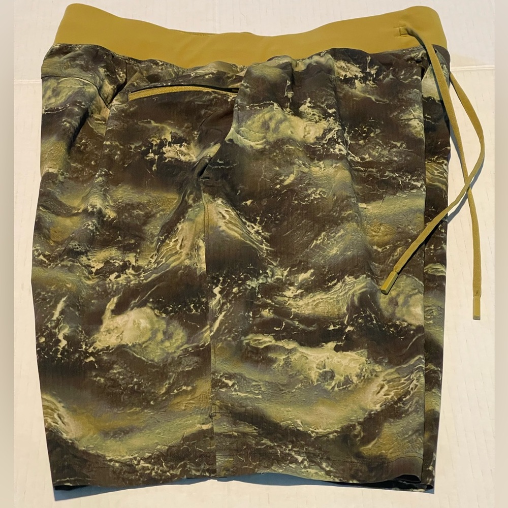 Lululemon shorts NWOT men’s size medium